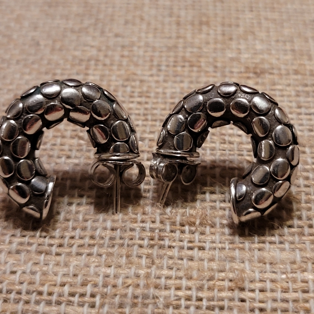 JOHN HARDY | SILVER DOT HOOP EARRINGS - Picture 8 of 10